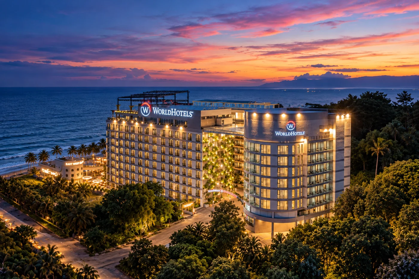 WorldHotels Long Beach Resort Phu Quoc bên biển lúc chạng vạng