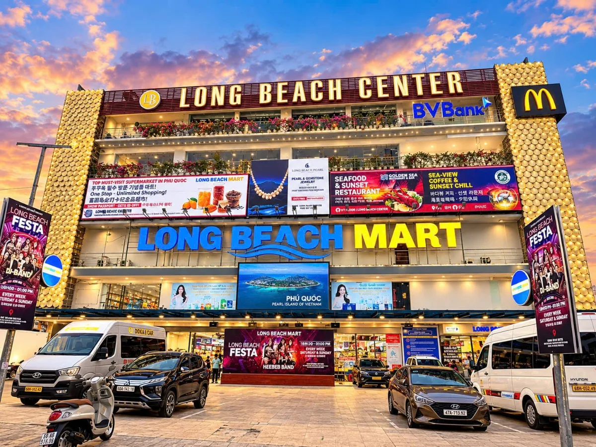 Mặt tiền Long Beach Center và Long Beach Mart