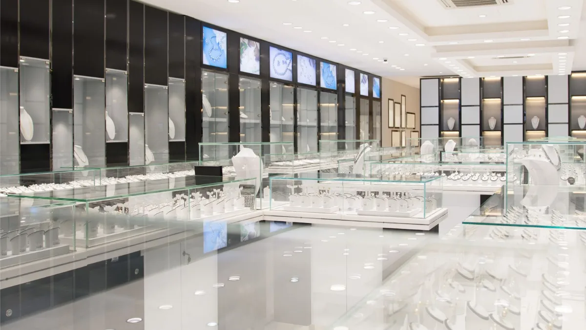 Showroom Long Beach Pearl